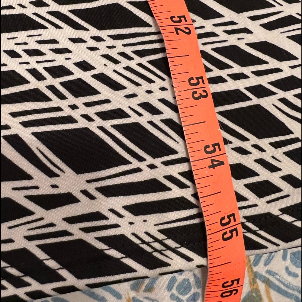 Sleeveless Black and White Dress Size 18/20 - Picture 8 of 8